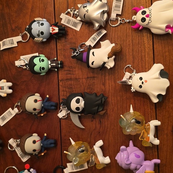 Assorted Character Keychains - Picture 3 of 4